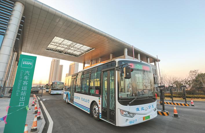 据了解,淮北市公交客运综合枢纽站位于烈山区东部新城,梧桐中路西